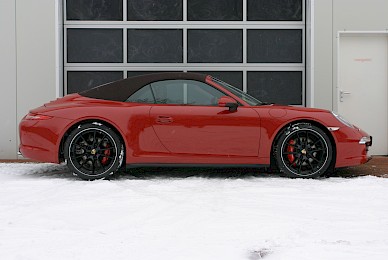 Vollverklebung Porsche 911 Carrera 4s Cabrio Von Schwarz In Rot Metallic Glanzend