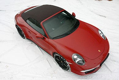 Vollverklebung Porsche 911 Carrera 4s Cabrio Von Schwarz In Rot Metallic Glanzend