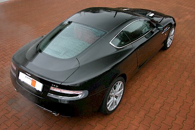 Vollverklebung Aston Martin Db9 Von Weiss In Schwarz Metallic