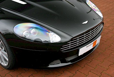 Vollverklebung Aston Martin Db9 Von Weiss In Schwarz Metallic