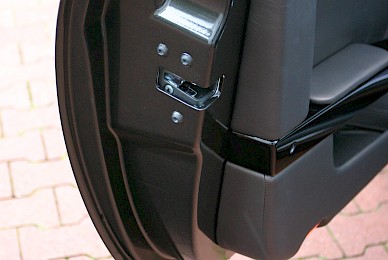 Vollverklebung Aston Martin Db9 Von Weiss In Schwarz Metallic