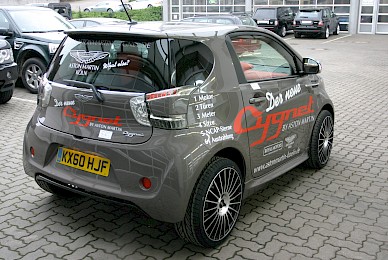 Beschriftung Erster Aston Martin Cygnet In Deutschland