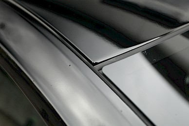 Teilbeklebung Aston Martin Db11 Dach Und Dachholm In Schwarz Glanzend