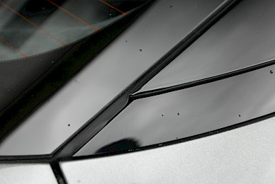Teilbeklebung Aston Martin Db11 Dach Und Dachholm In Schwarz Glanzend