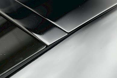 Teilbeklebung Aston Martin Db11 Dach Und Dachholm In Schwarz Glanzend