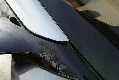 Teilbeklebung Aston Martin Db11 Dachholm In Silber Geburstet