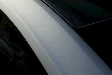 Teilbeklebung Aston Martin Db11 Dachholm In Silber Geburstet