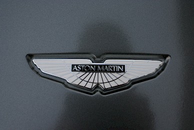 Vollverklebung Aston Martin Dbs Von Rot In Anthrazit Metallic