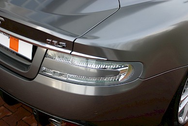Vollverklebung Aston Martin Dbs Von Rot In Anthrazit Metallic