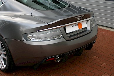 Vollverklebung Aston Martin Dbs Von Rot In Anthrazit Metallic