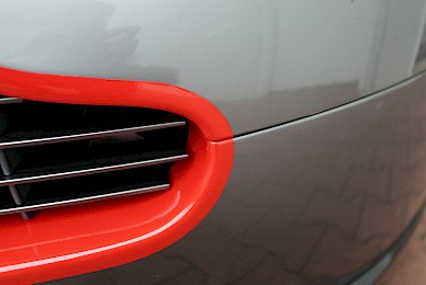 Teilbeklebung Aston Martin V8 Vantage Grillrahmen