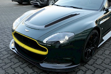 Teilbeklebung Aston Martin V12 Vantage Gt12 Grillrahmen