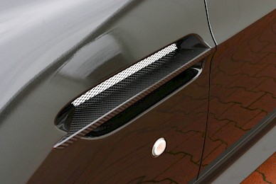 Vollverklebung Aston Martin V8 Vantage S Von Rot In Schwarz Metallic