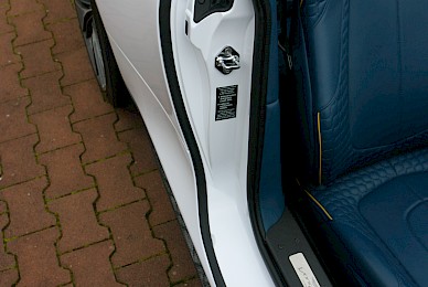 Vollverklebung Aston Martin Vanquish Volante Von Blau Metallic Inweiss