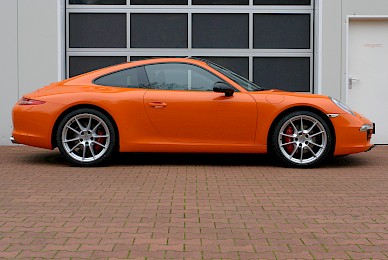 Vollverklebung Porsche 911 Carrera Coupe Von Schwarz In Orange Glanzend