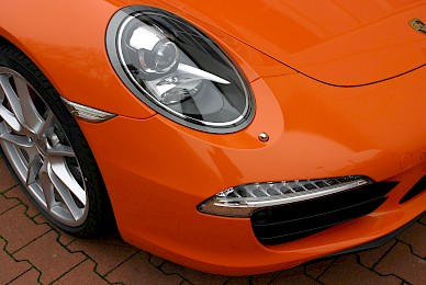 Vollverklebung Porsche 911 Carrera Coupe Von Schwarz In Orange Glanzend