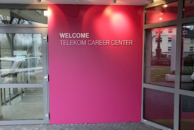 Werbetechnik Beschriftung Telekom Career Center Bonn