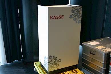 Werbetechnik Dekorbeklebung Von Moebeln Kameha Grand Hotel