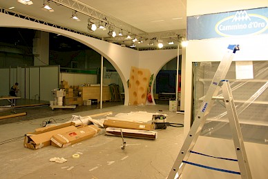 Werbetechnik Vollverklebung Messestand Bayernland
