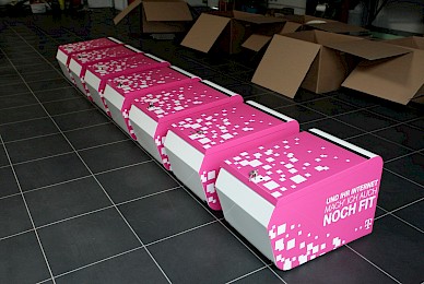 Werbetechnik Vollverklebung Und Beschriftung Telekom Transportboxen