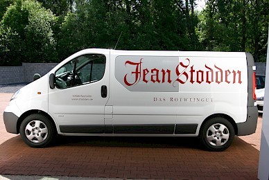 Fahrzeugbeschriftung Opel Vivaro Weingut Jean Stodden Fenster
