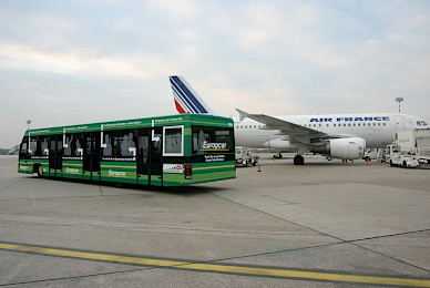 Vollverklebung Flugfeldbus Flughafen Duesseldorf Mit Digitaldrucken