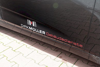Fahrzeugbeschriftung Bmw 2er Dirk Muller Gebaeudedienste