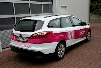 Fahrzeugbeschriftung Ford Focus Telekom Magenta Eins