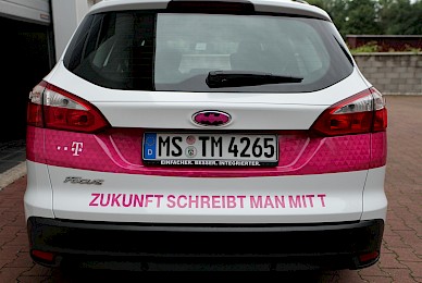Fahrzeugbeschriftung Ford Focus Telekom Magenta Eins