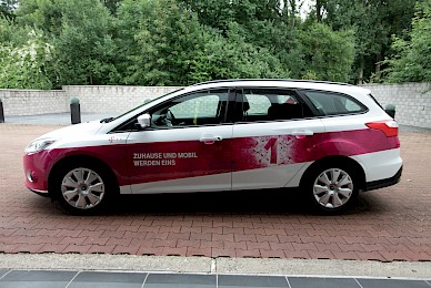 Fahrzeugbeschriftung Ford Focus Telekom Magenta Eins