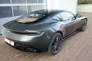 Vollverklebung Aston Martin Db11 Von Dunkelblau In Quantum Silver