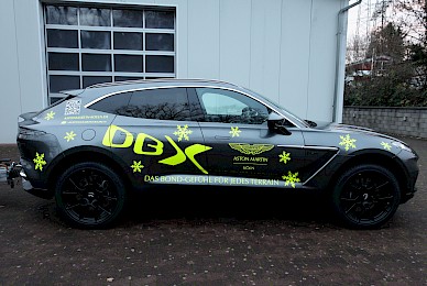 Aston Martin Dbx Und Aston Martin Vantage Werbebeschriftung