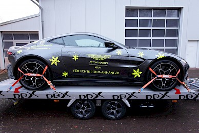 Aston Martin Dbx Und Aston Martin Vantage Werbebeschriftung