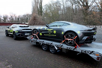 Aston Martin Dbx Und Aston Martin Vantage Werbebeschriftung