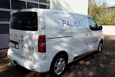 Fahrzeugbeschriftung Opel Vivaro Fausa Wohnbau