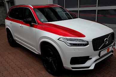 Teilbeklebung Eines Volvo Xc90 In Rotmetallic