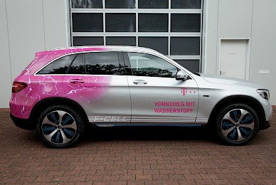 Digitaldruck An Einem Mercedes Glc F Cell Mitweissdruck Auf Transparent
