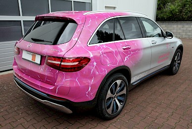 Digitaldruck An Einem Mercedes Glc F Cell Mitweissdruck Auf Transparent