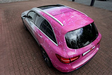Digitaldruck An Einem Mercedes Glc F Cell Mitweissdruck Auf Transparent