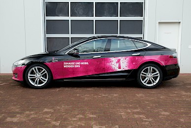 Fahrzeugbeschriftung Tesla Model S Telekom