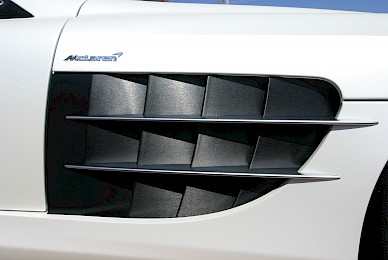 Vollverklebung Mercedes Slr Mclaren In Satin Pearl White