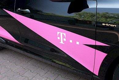 Fahrzeugbeschriftung Audi E Tron Telekom