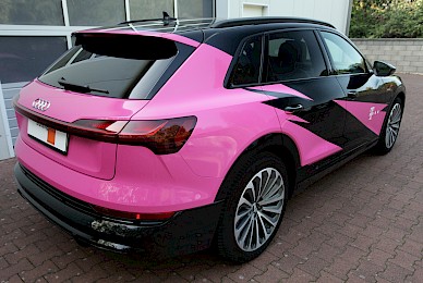 Fahrzeugbeschriftung Audi E Tron Telekom