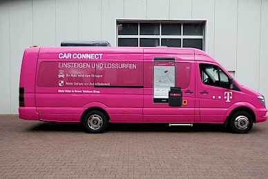 Vollverklebung Von Vito Und Sprinter In Telemagenta