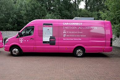 Vollverklebung Von Vito Und Sprinter In Telemagenta