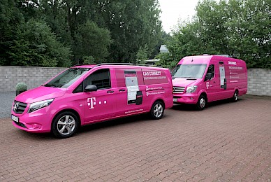 Vollverklebung Von Vito Und Sprinter In Telemagenta
