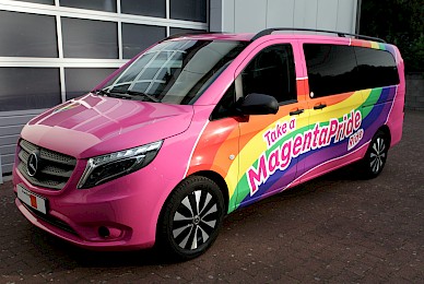 Vollverklebung Eines Vito In Telemagenta Und Digitaldrucken