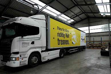 Vollverklebung Einer Aufliegerseite Mit Digitaldrucken