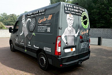 Beschriftung Eines Transporters Mit Digitaldrucken