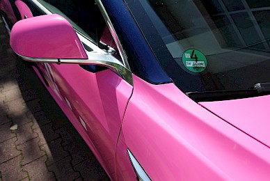 Teilbeklebung Tesla Model 3 Telekom Flammen